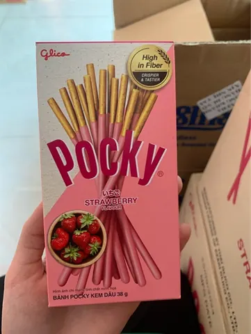 Bánh que Pocky kem dâu 38g